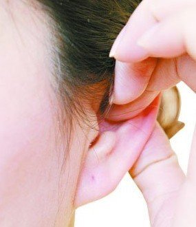 耳硬化症的症状表现有哪些？病因有哪些？